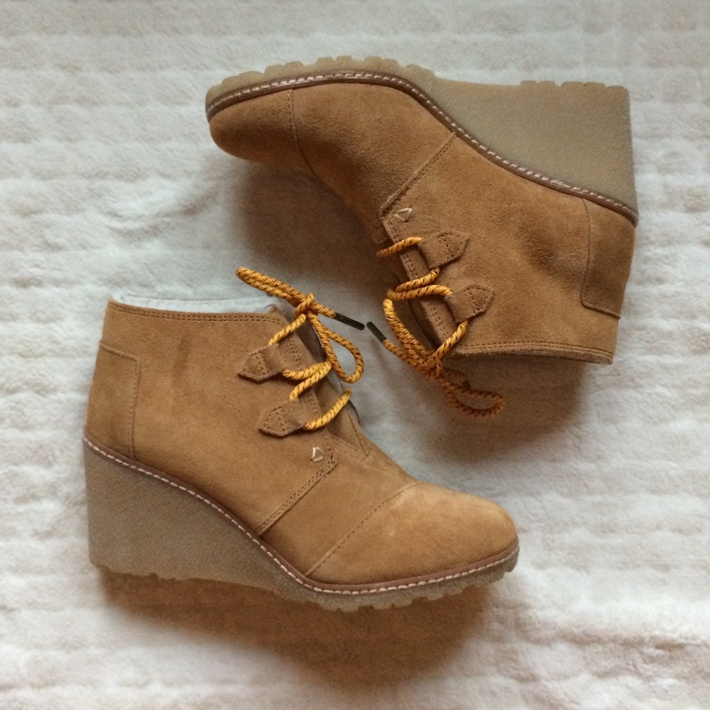 TOMS Wheat Suede/Shearling Desert Wedge Size 7